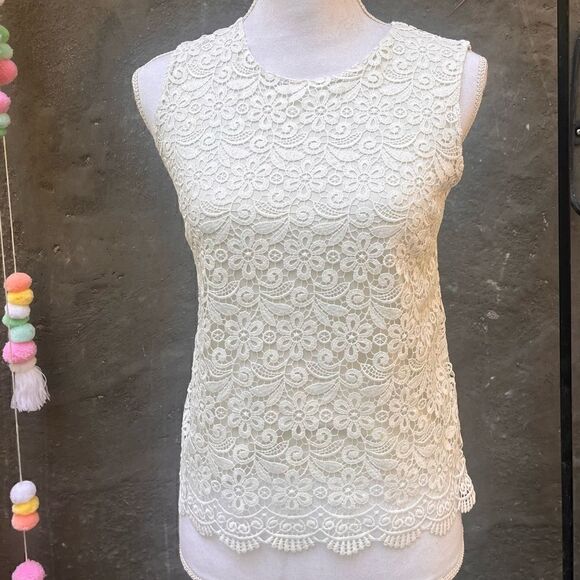 UNIQLO LACE SLEEVELESS TOP SMALL - Picture 5 of 14